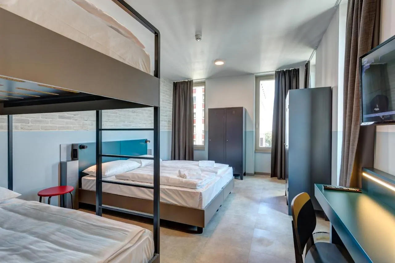 Hostal MEININGER Milano Lambrate Italia